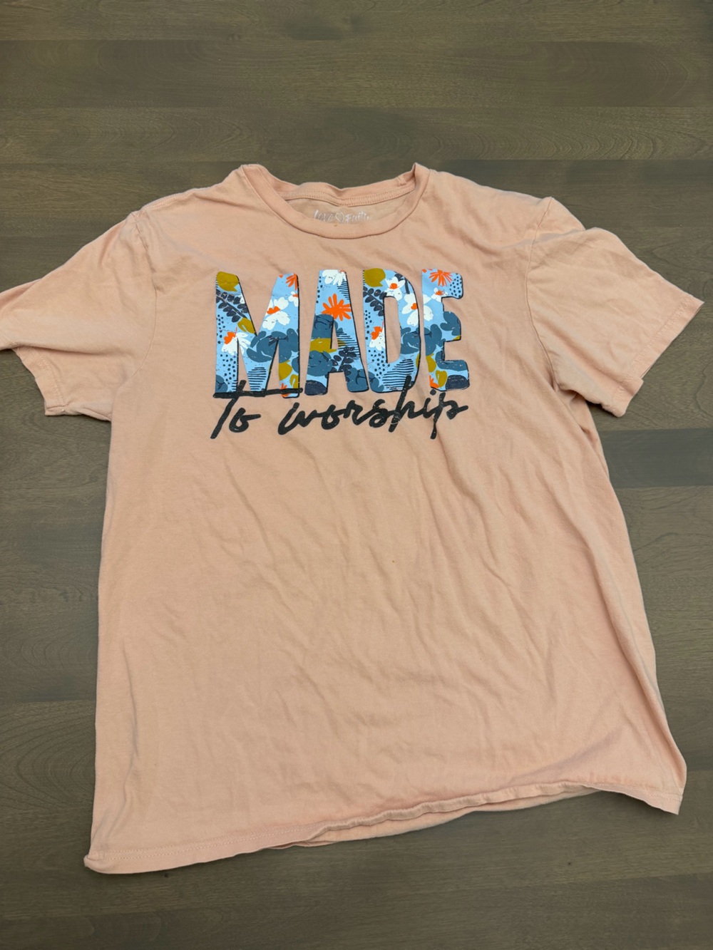 Made to Worship Peach Christian Graphic T-Shirt Size Medium